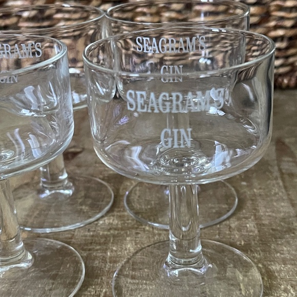 Set of 4 Clear Seagrams Gin Stemmed Glasses with White Print - Picture 11 of 11